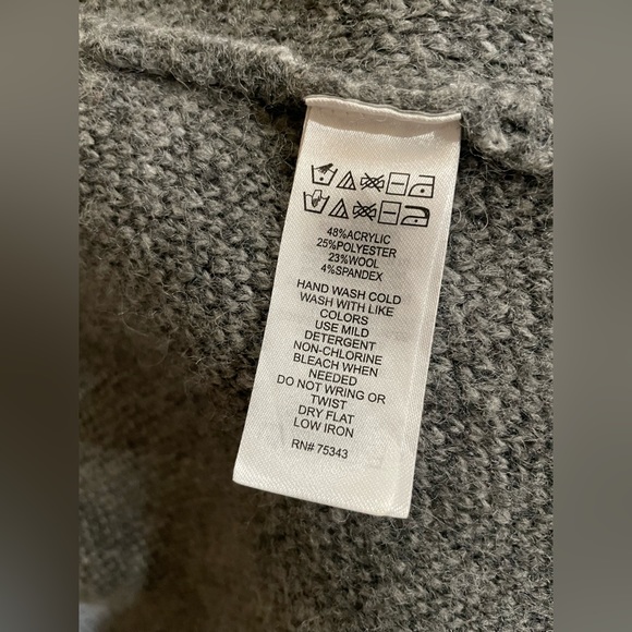 Long gray cardigan. Brand Ellen Tracy. Womens Size XS. - Picture 6 of 6